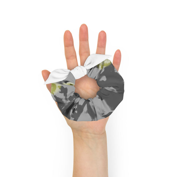 Chamomile Scrunchie- Art by Delesslin George-Warren